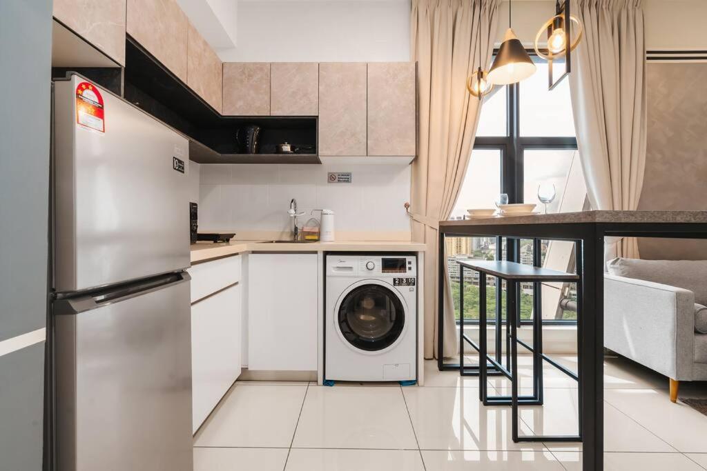 Arte Mont Kiara-2bedroom-netflix-4pax Apartment *